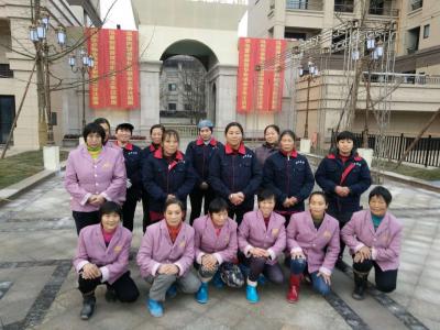 宜賓上江北華彩城住宅二期大型開(kāi)荒保潔隊(duì)伍